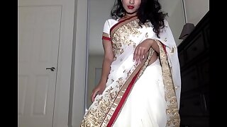 Desi Dhabi in Saree getting Nude with the addition of Plays with Gradual Cunt